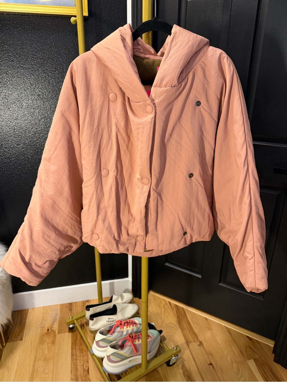 Cropped Hooded Puffer Jacket in Blush Pink